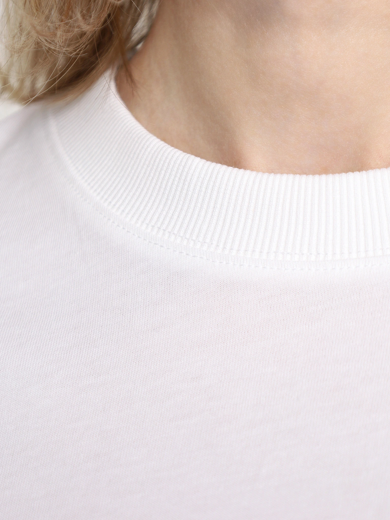 Футболка белого цвета из хлопка 